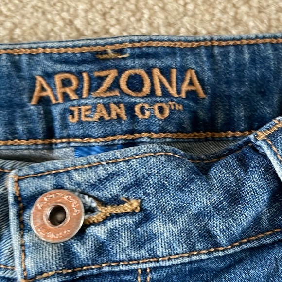 Size 15 Arizona Jean company distressed denim shorts - Picture 3 of 5